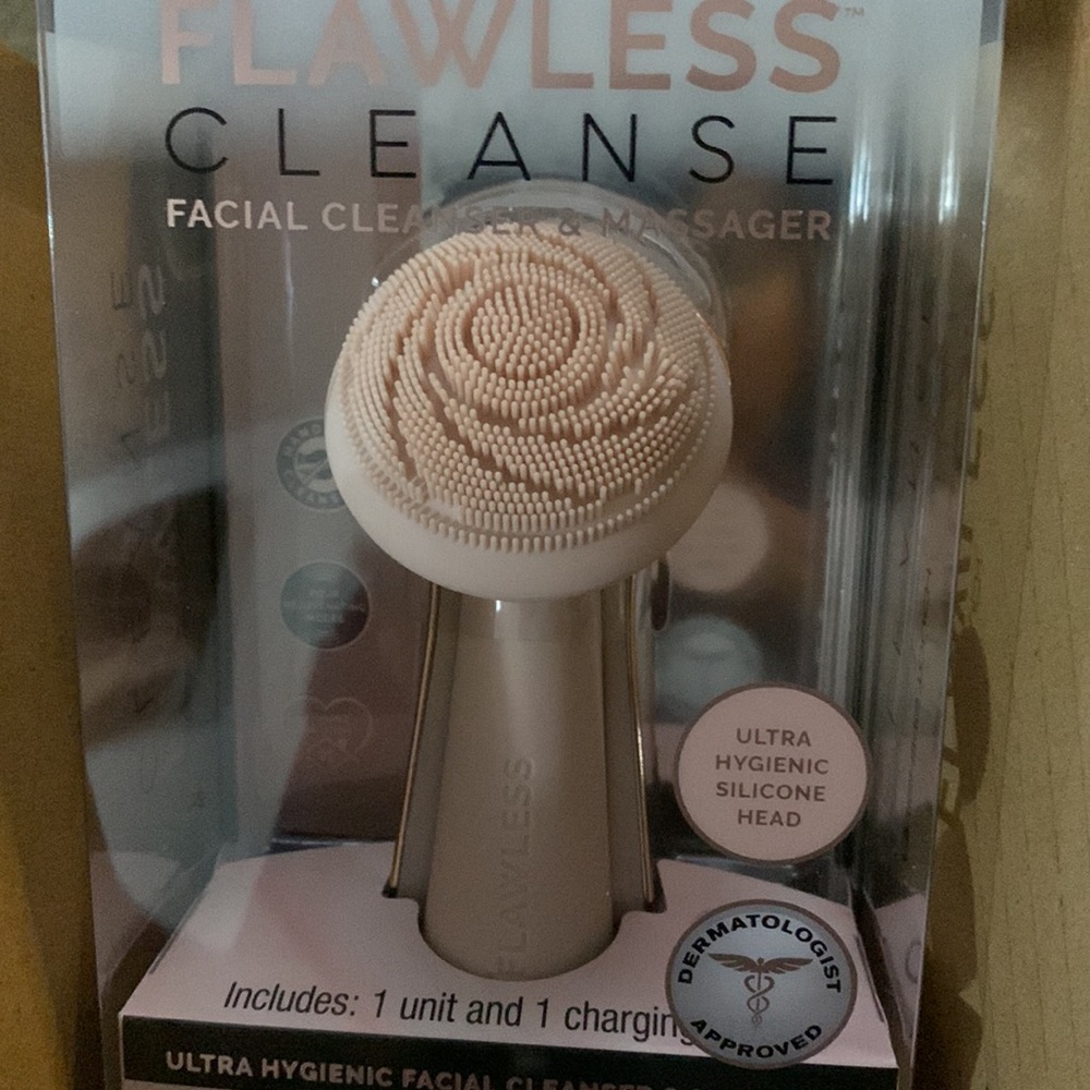 Flawless Cleanse Hydro-Vibrating Facial Cleanser - Picture 8 of 9